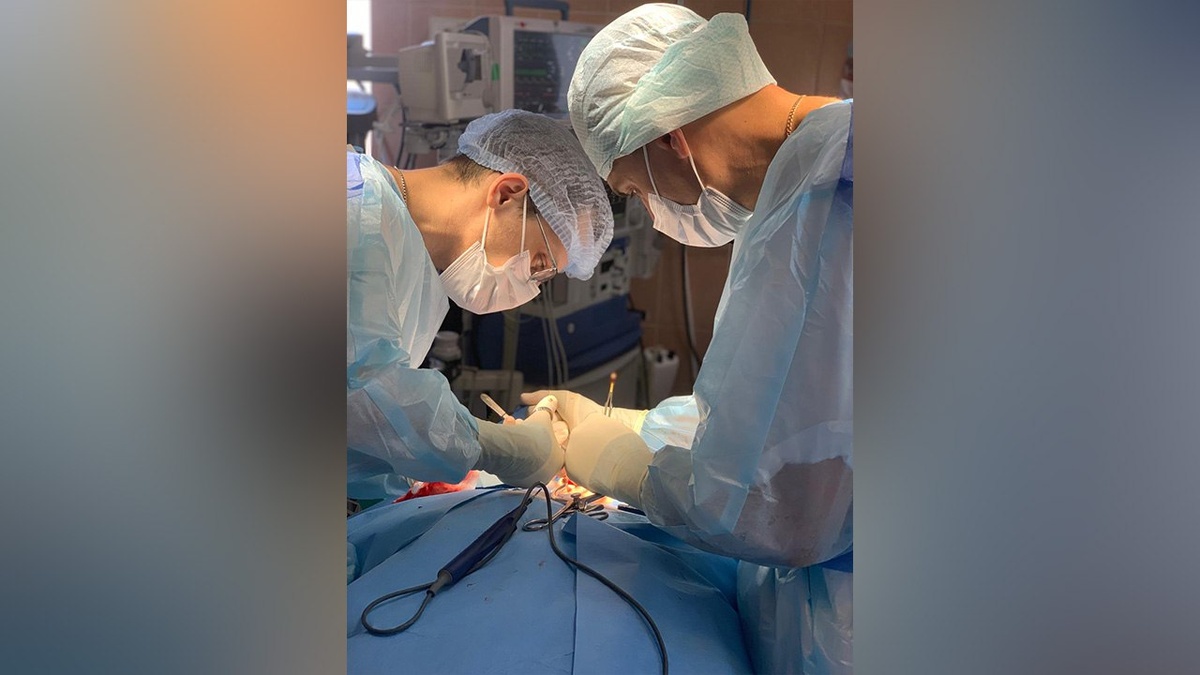     Красноярке с риском повторного инсульта провели сложную операцию на сосудах шеи