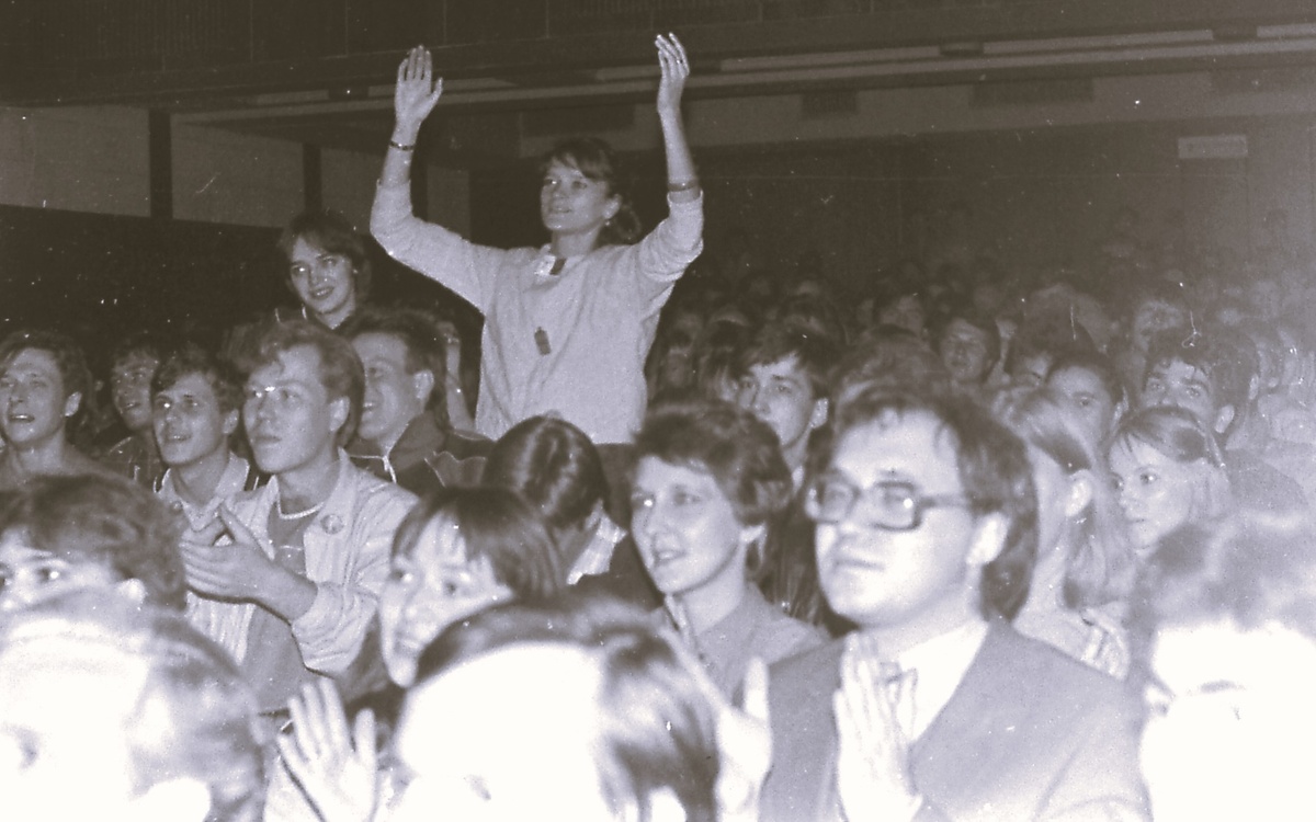 Илья Кормильцев(справа) Д.К. Свердлова, 1 фестиваль Свердловского рок-клуба, фото ДиКон