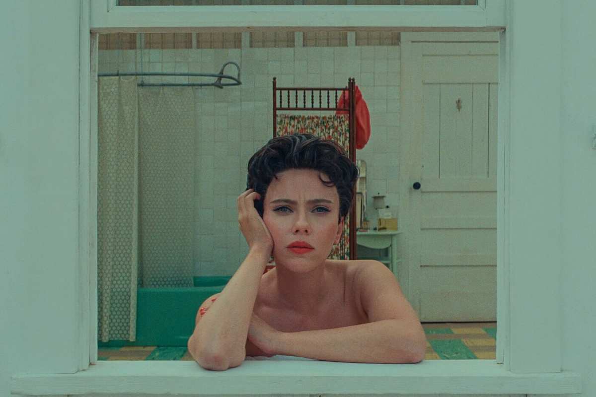    Мидж Кэмпбелл, кадр из фильма «Город астероидов»