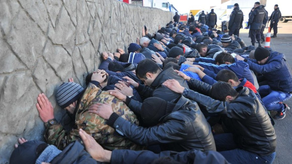 Задержанные мигранты нарушающие законодательство России