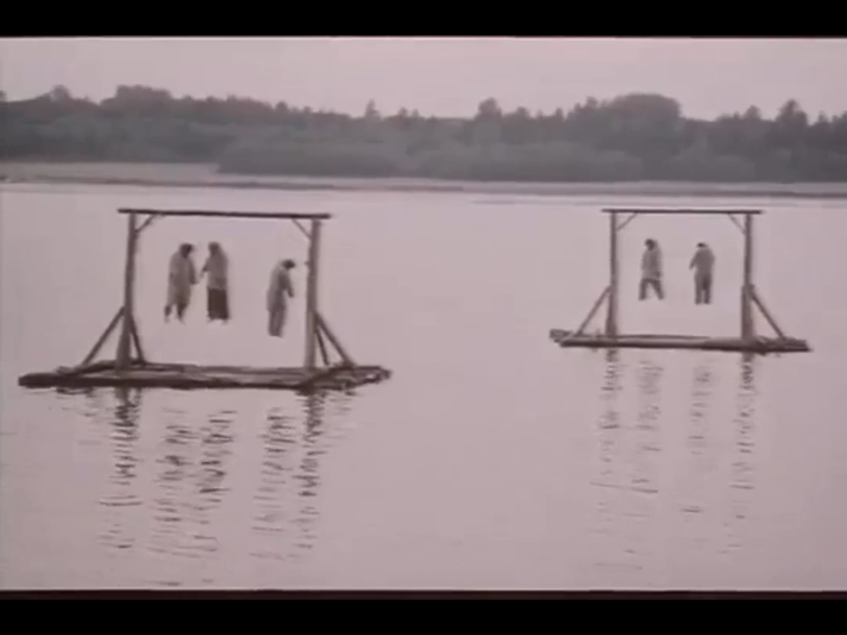 Эпизод с висилицами на воде. 