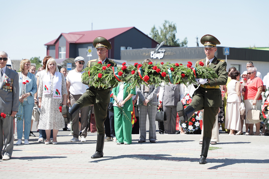     Митинг, посвященный Дню Независимости и 81-й годовщине освобождения Беларуси, объединил копылян