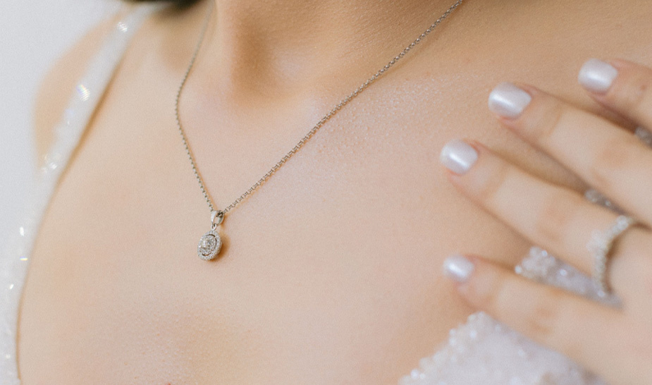 Золотая подвеска с бриллиантом 