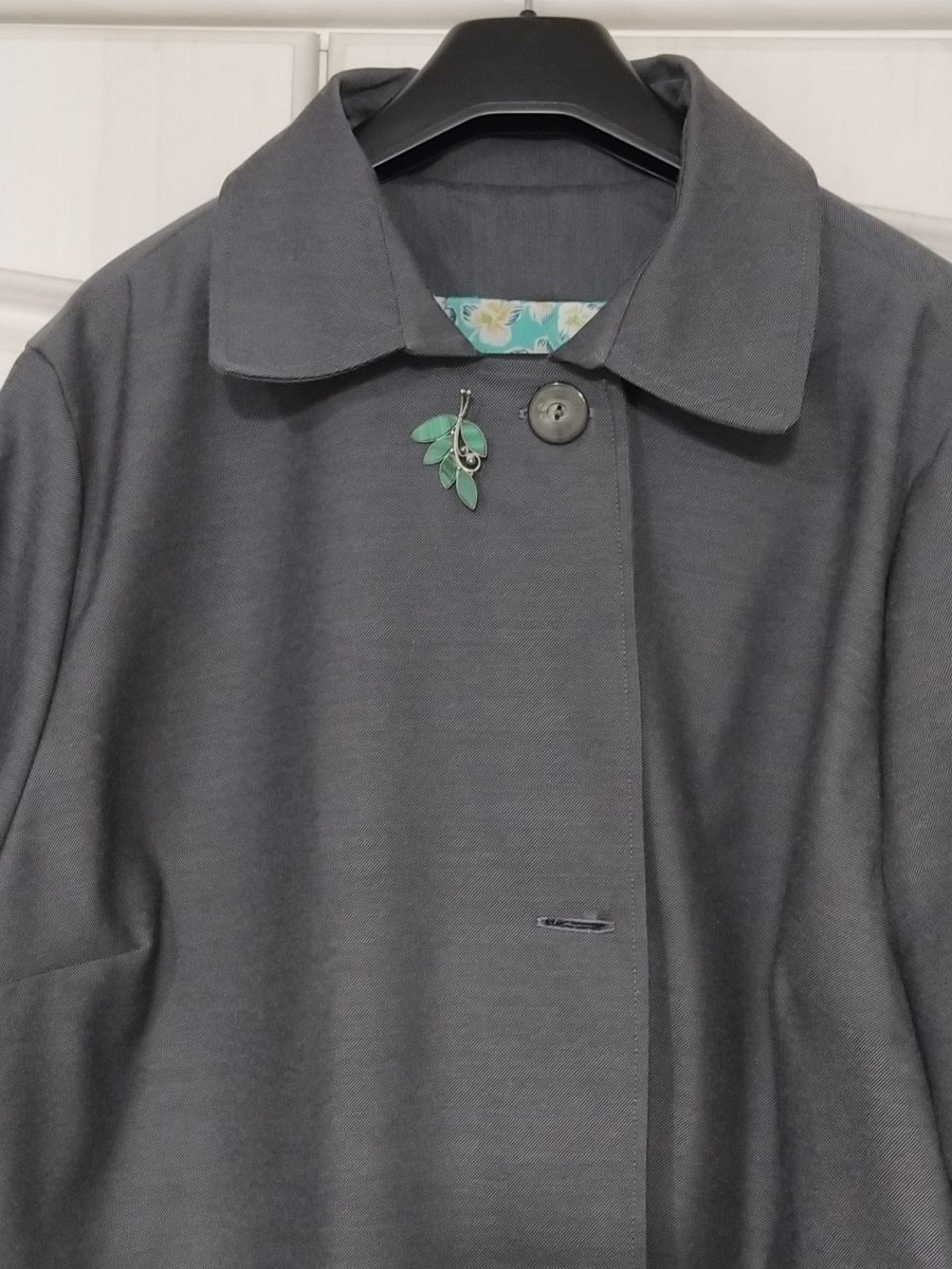 Фигура первая - с брошкой листиком