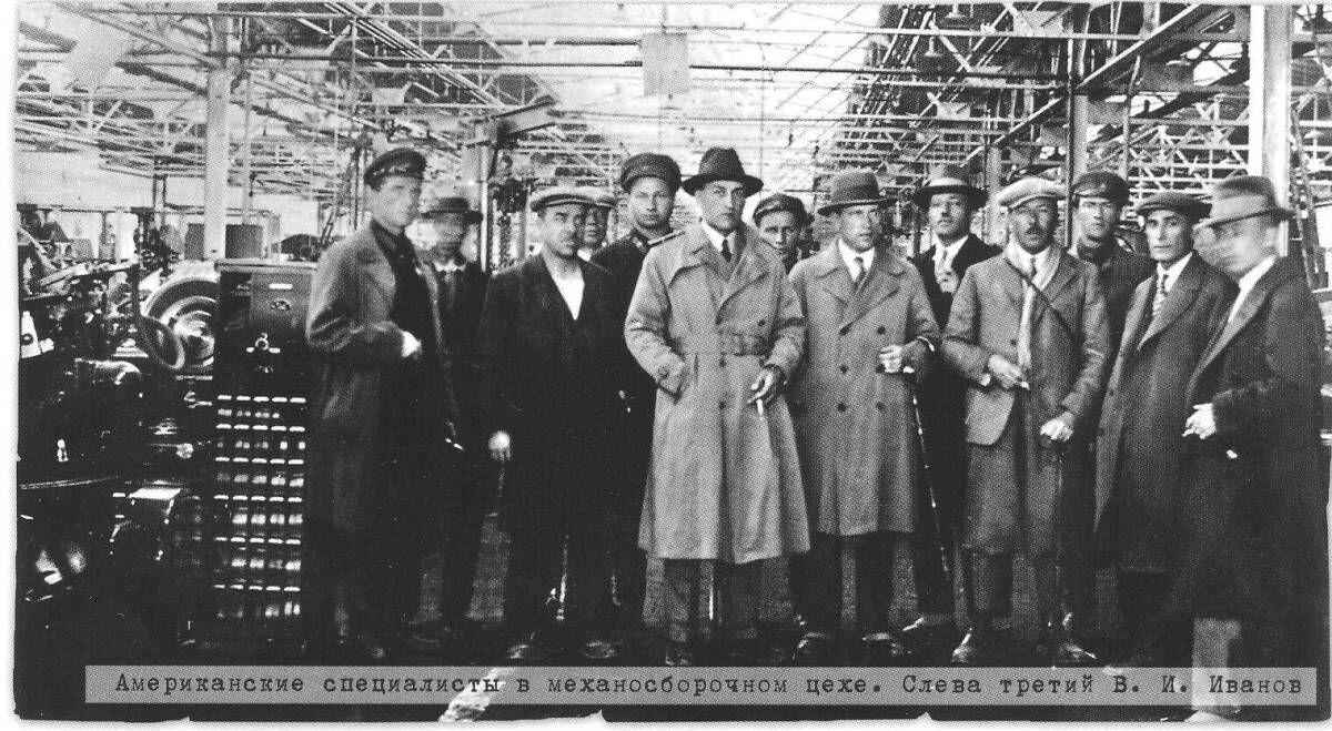 Американские специалисты на строящемся Сталинградском заводе