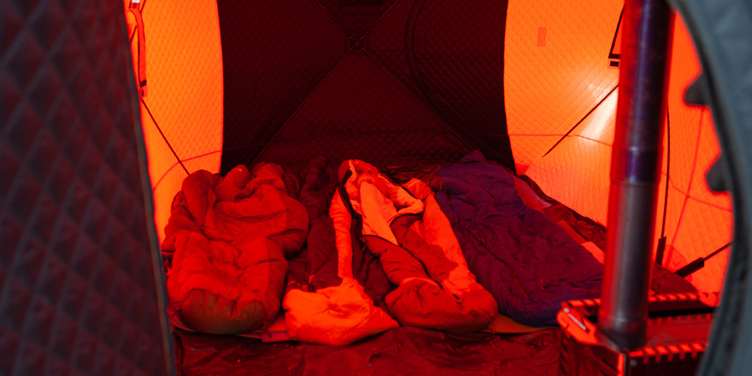 Как выбрать спальный мешок для похода: советы туристам-новичкам