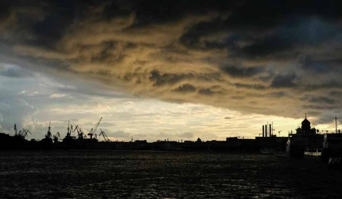     Непогода в Петербурге. Источник: kp.ru Автор фото: Артем Килькин