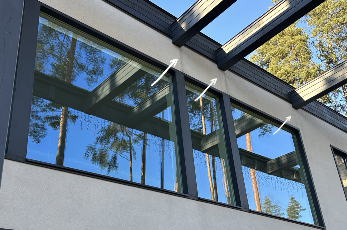 Подтеки по всему фасаду сверху вниз