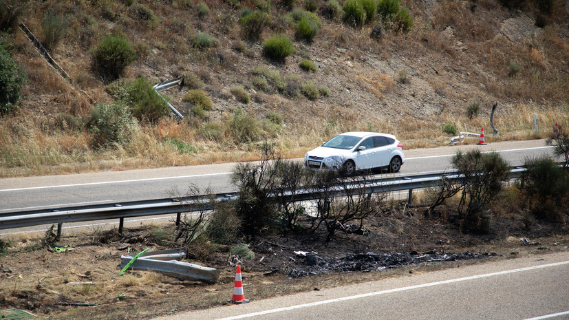     Место ДТП в котором погиб футболист Диого Жота Gettyimages.ru Nico Rodriguez / Anadolu