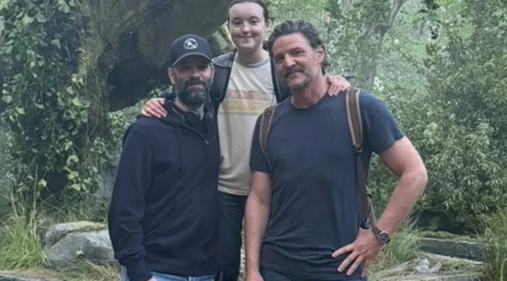     Нил Дракманн, Белла Рамзи и Педро Паскаль, кадр со съемок сериала «Одни из нас» (2023-н.в.) / Фото: соцсети Нила Дракманна