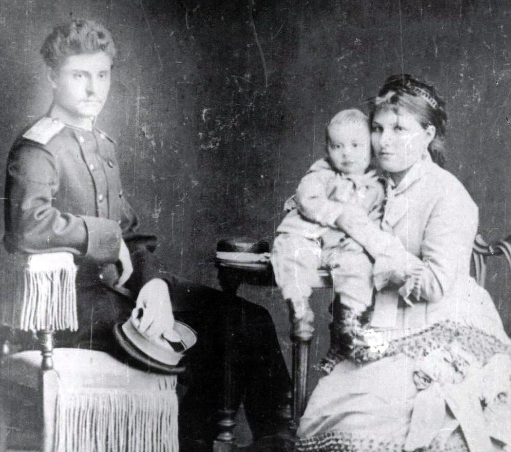 Владимир Иванович и Софья Кесаревна Журавские с приёмным сыном Андреем. 1883 г. МБУ «Усть-Цилемский историко-мемориальный музей им. А.В. Журавского».