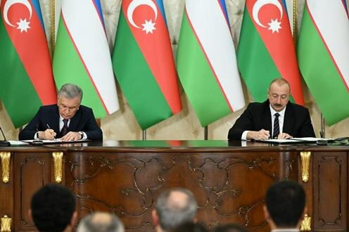 Церемония подписания документов. Фото пресс-службы президента Узбекистана