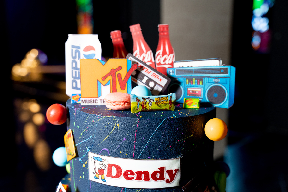 Вечеринка 90-х: стиль в каждом кадре