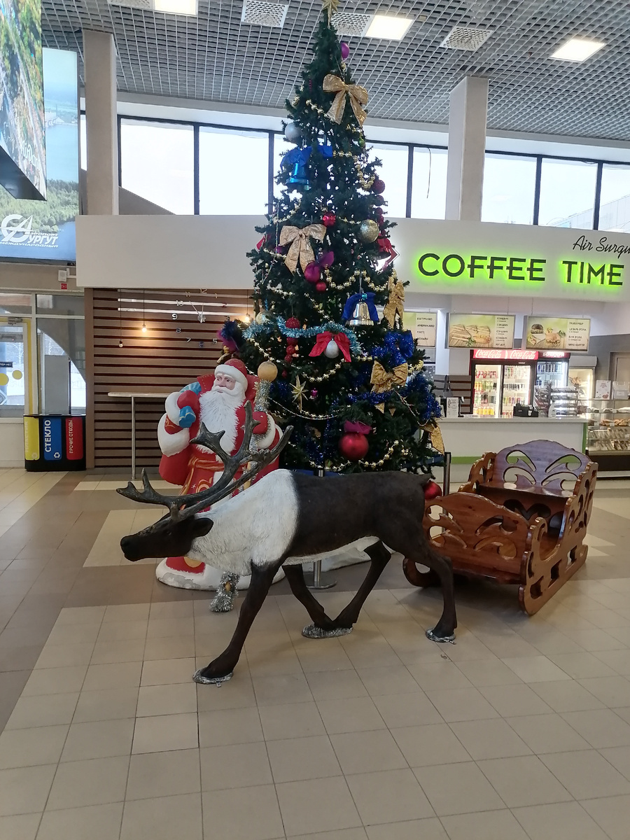 Олень пластмассовый(