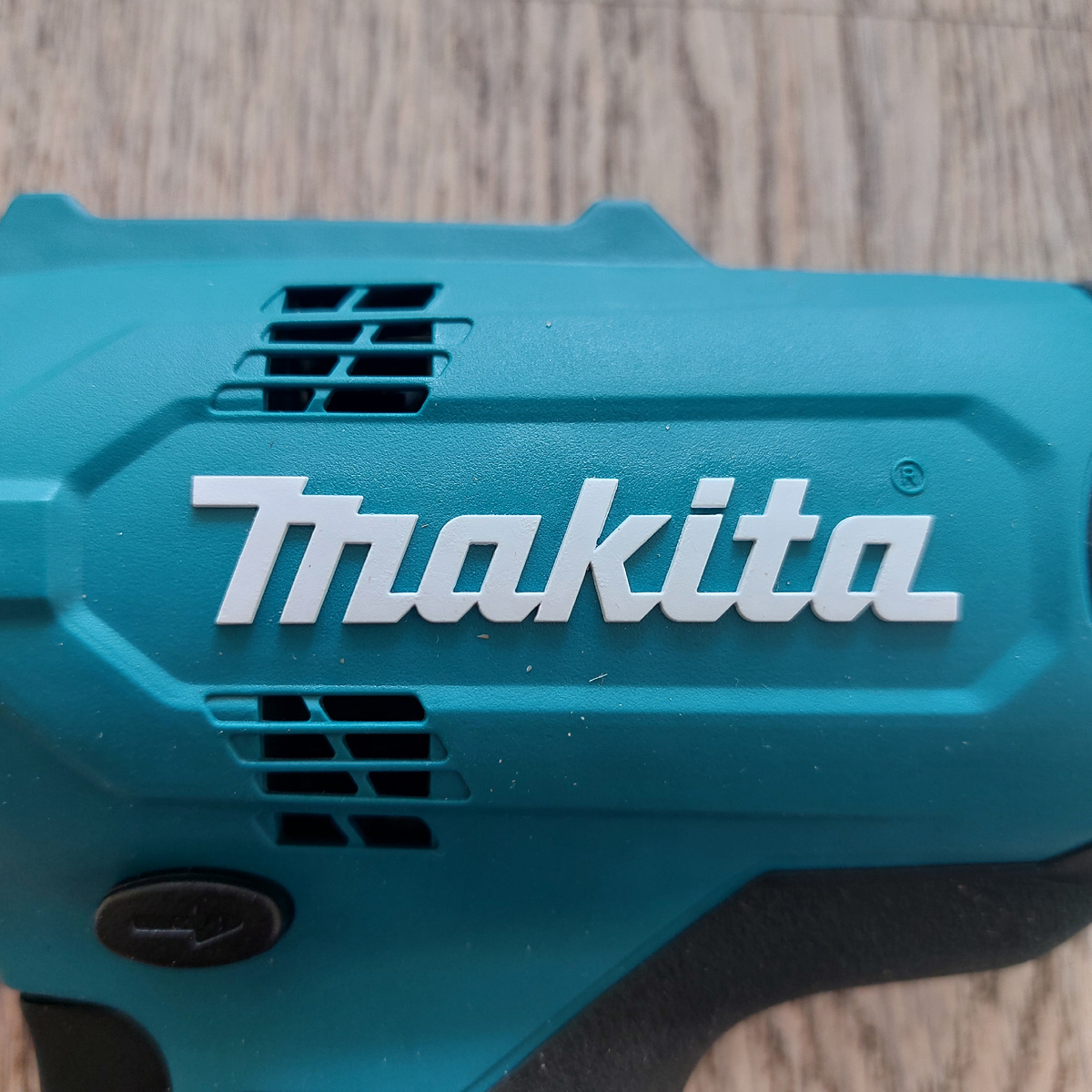 Дрель-шуруповерт Makita DF0300