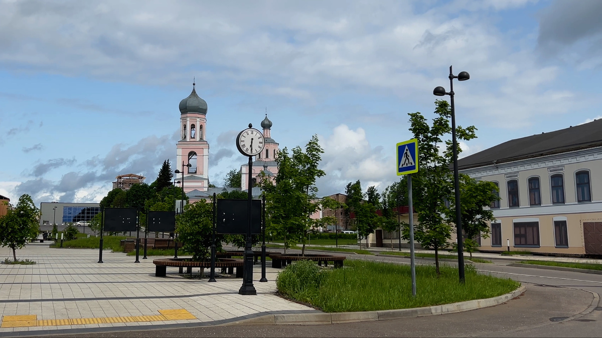 Площадь Свободы и Троицкий собор