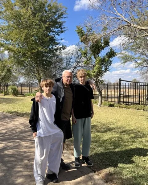    Александр Лебедев с сыновьями. Фото: КП