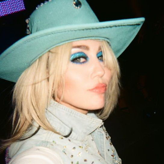     Деми Мур, Майли Сайрус и Тимоти Шаламе получат звезды на Аллее славы в будущем году