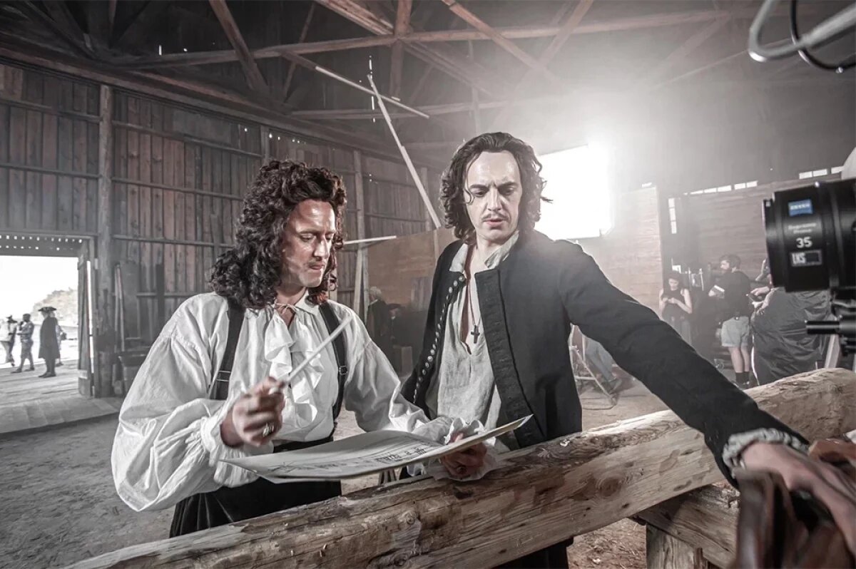    Если зрители смотрели сериал «Король и Шут», то им сложно будет поначалу воспринимать Константина Плотникова как Петра Первого.