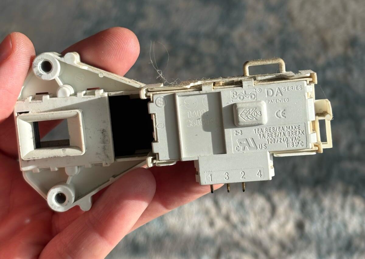 Устройство блокировки люка стиральной машины LG