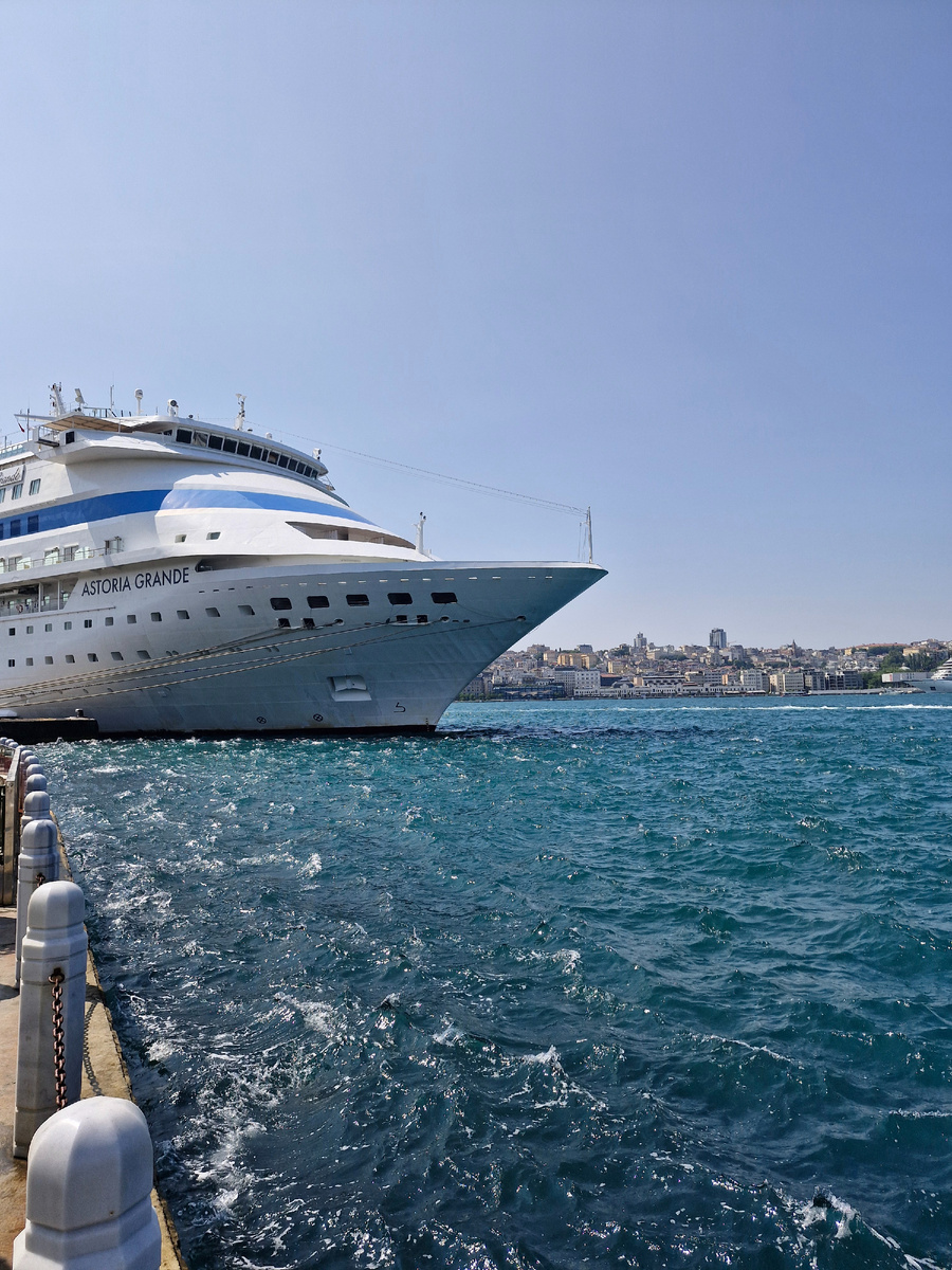 Астория в порту 