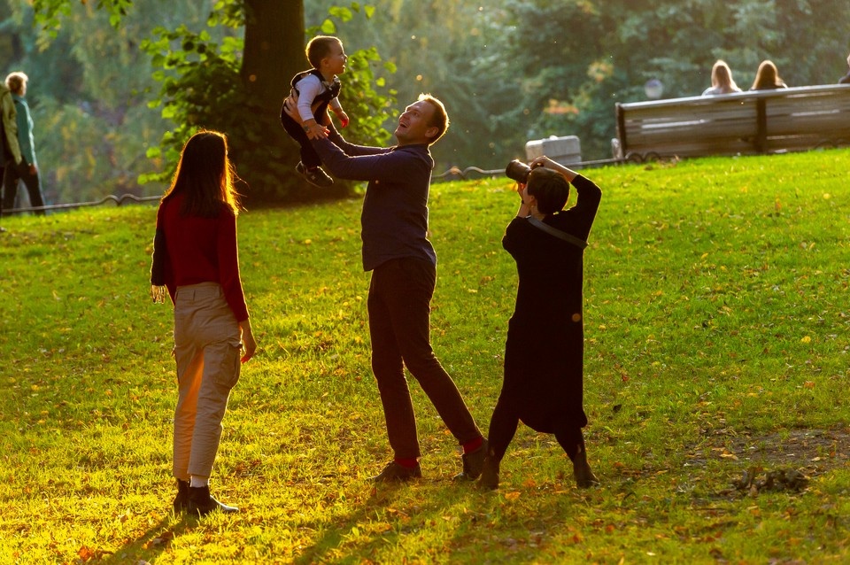    Рассказываем о новых мерах поддержки семей и стимуляции рождаемости в Петербурге. Олег ЗОЛОТО