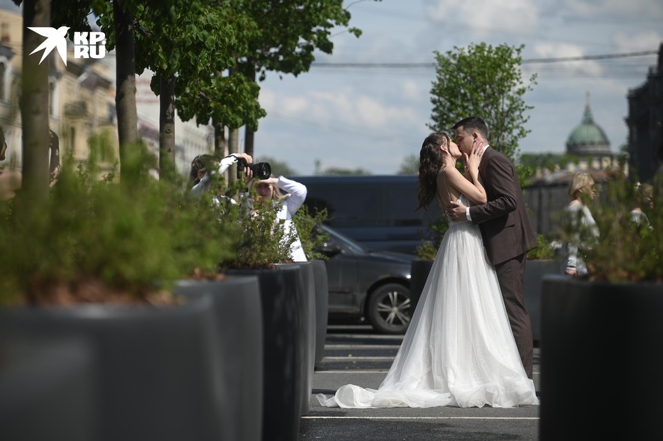    90% заявлений на регистрацию брака подают через Госуслуги. Алексей БУЛАТОВ