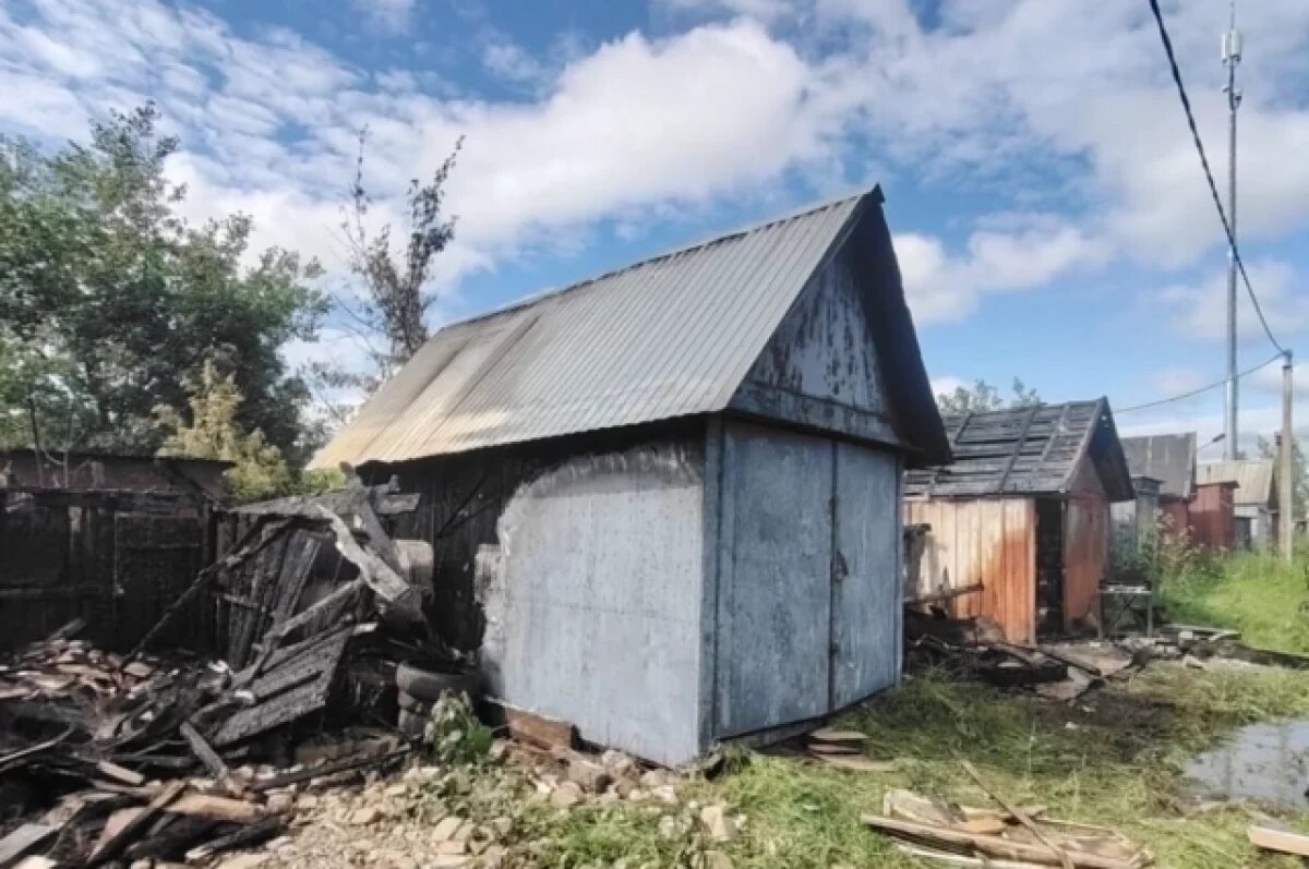    Неизвестный поджигатель устроил пожар под Ростовом Великим