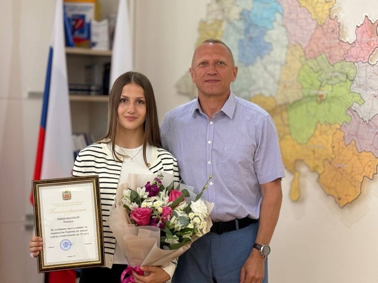    Министр спорта Оренбуржья Олег Панькин поздравил дзюдоисток с европейскими медалями Антон Пичурин