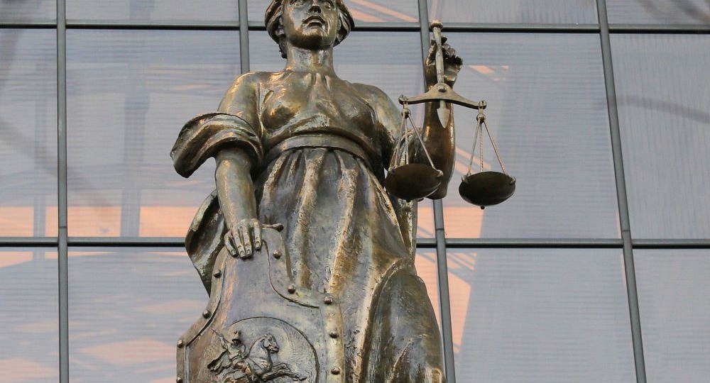 Есть дела, где суд должен поддерживать слабого. Председатель Совета судей Виктор Момотов - о защите граждан в спорах с чиновниками