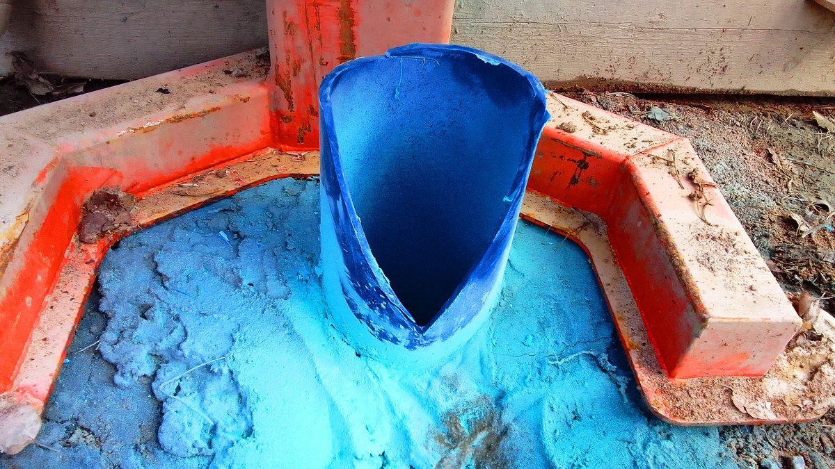 Фото 2. подготовка кондуктора для вымывания породы. 