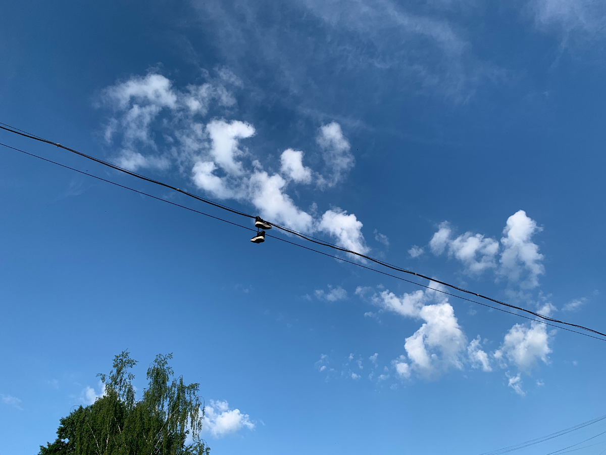 Иногда это просто чья-то глупая выходка, а иногда это крик и боль друзей и близких. Цените жизнь. 