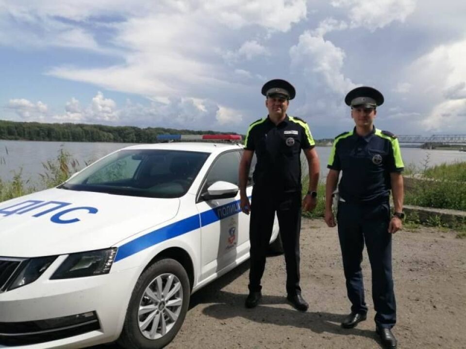    Старший лейтенант Алексей Алтухов и лейтенант Сергей Костиков. Источник: Пресс-служба ГУ МВД России по Алтайскому краю