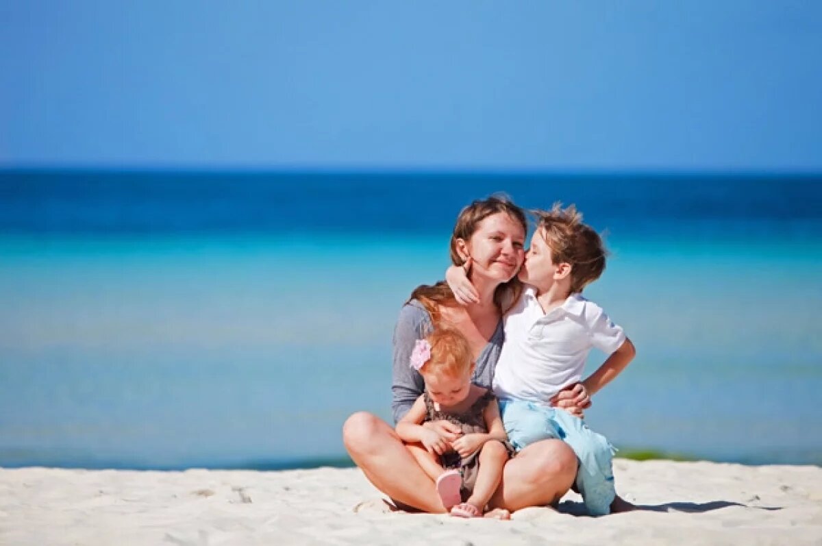    Пять скорых вызвали в лагерь на море к маленьким дончанам