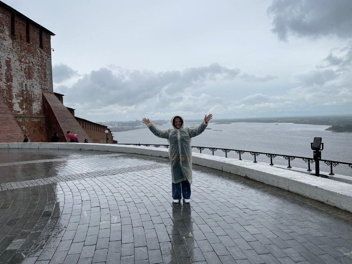 Трендовая одежда в Нижнем Новгороде в начале июля 2025 года.