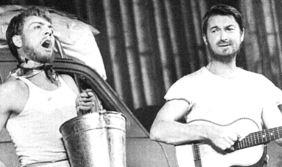 Кадр спектакля "Дикари"