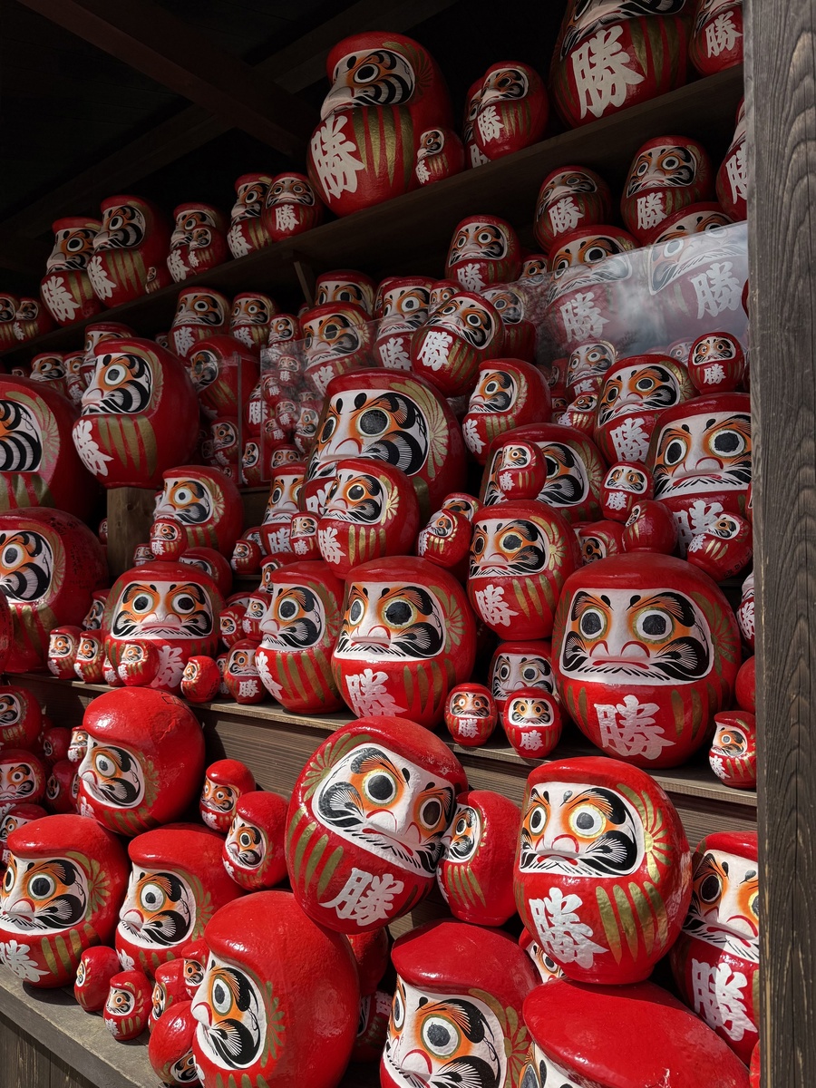 Дарумы в храме Кацуо-дзи