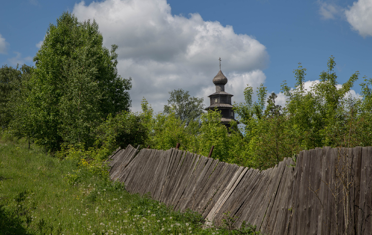 Пожалуй одна самых интересных церквей Тверской области. Деревянная церковь в Торжке.