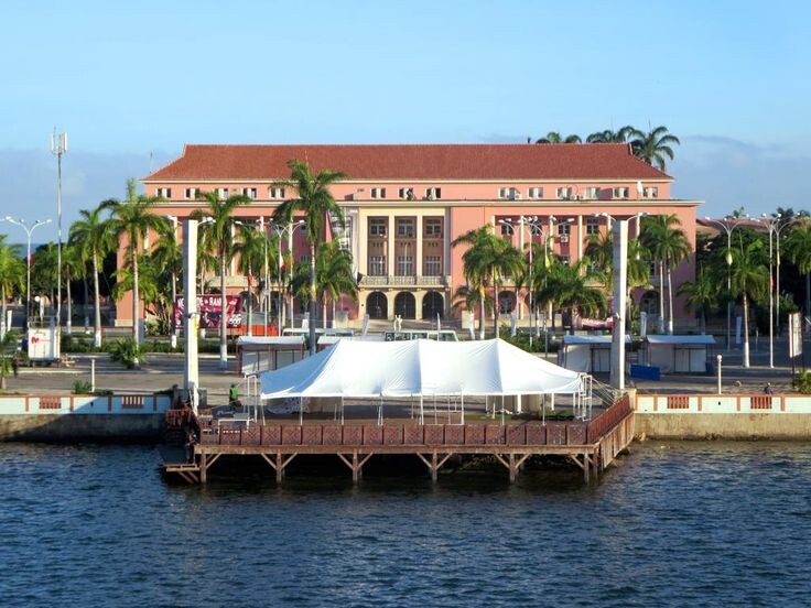 Набережная порта Лобиту 