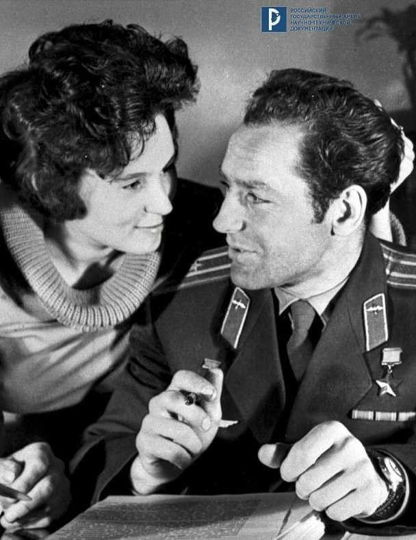 Летчик-космонавт СССР Герман Титов с женой Тамарой. Звездный городок, 1963 г. 