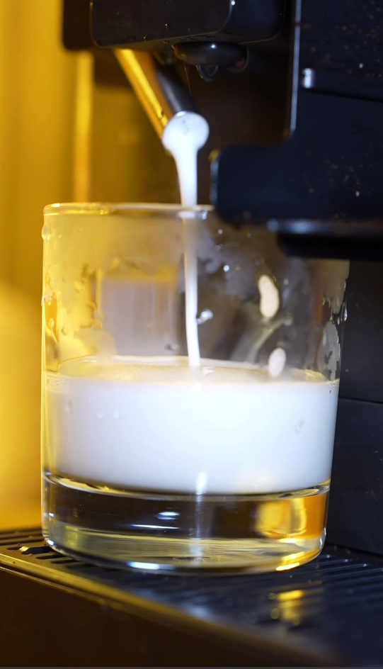 Кофемашину и многие другие товары GARLYN вы найдете по ссылке: https://garlyn.ru/pc/Hqq8