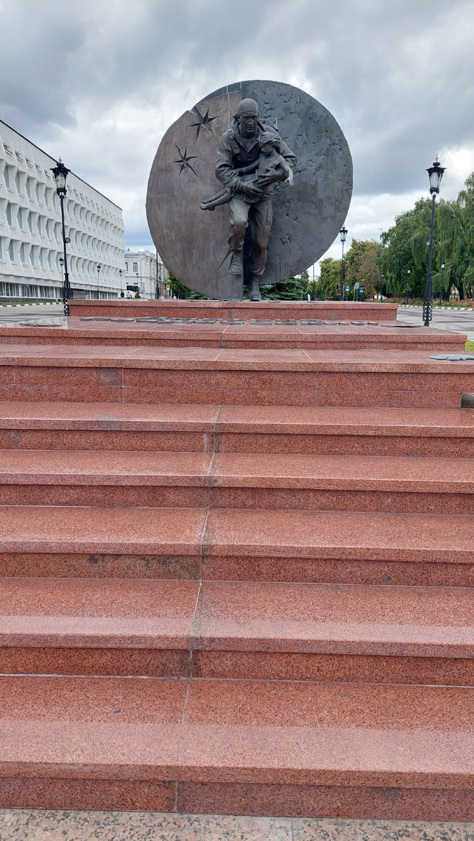 Памятник Дмитрию Разумовскому, автор Вадим Кириллов. Фото автора 