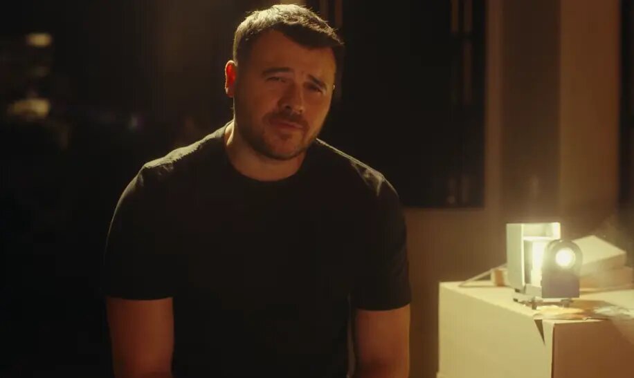    Эмин Агаларов. Фото: скриншот из клипа «Благодарю, Мама»