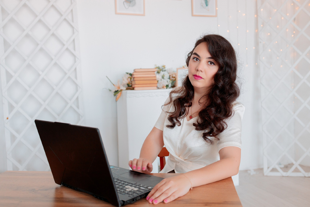 Всё всегда конфиденциально. Все истории вымышлены, а совпадения случайны