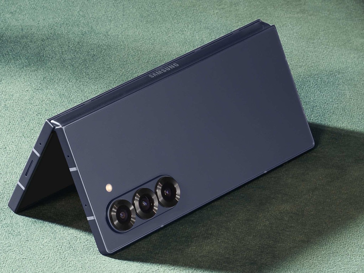    Samsung Galaxy Z Fold7 в новой расцветке впервые показали на снимках