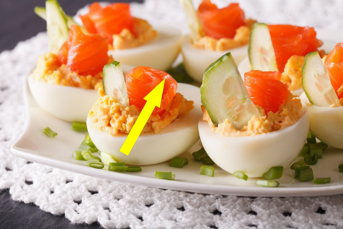    Фаршированные яйца с икрой — роскошь в три укуса