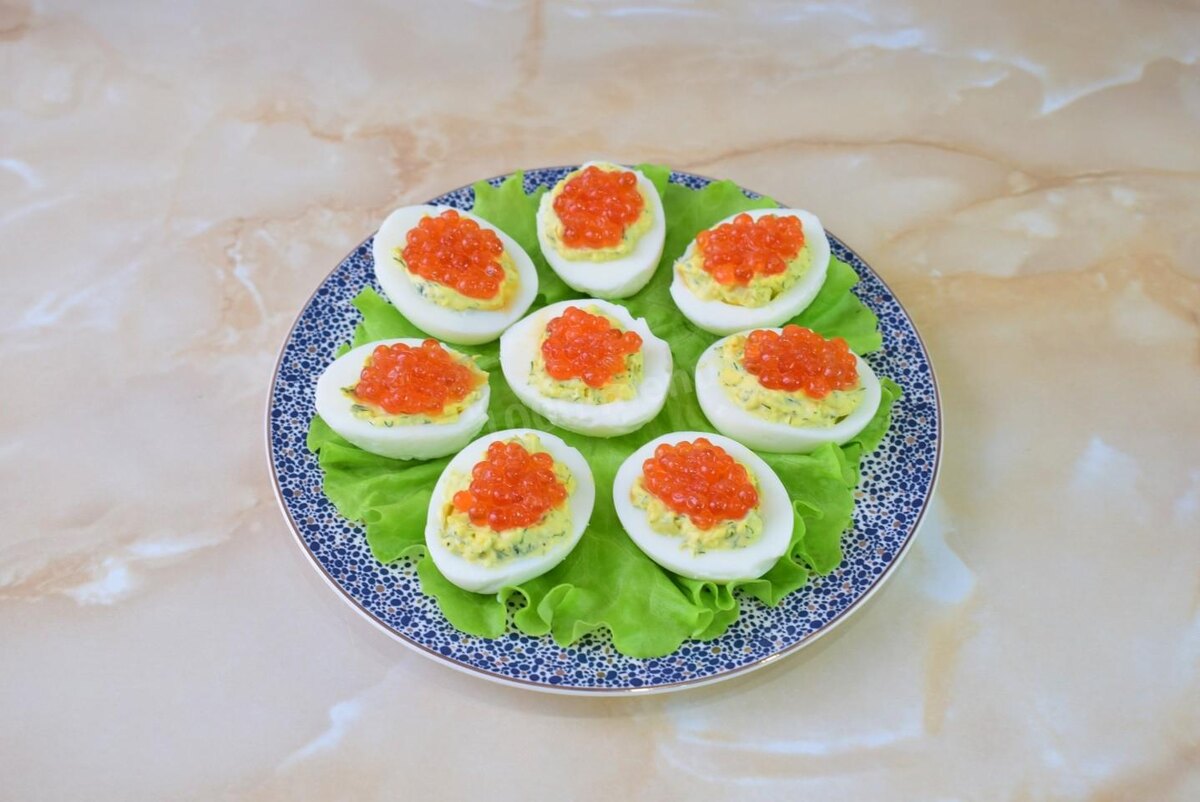    Фаршированные яйца с икрой — роскошь в три укуса