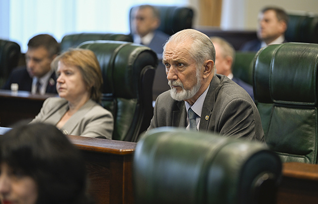 Игорь Руденя отчитался о работе правительства Тверской области перед депутатами