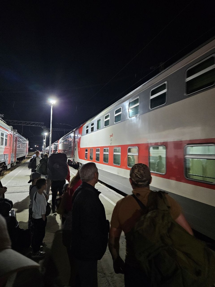 Прибыл поезд 