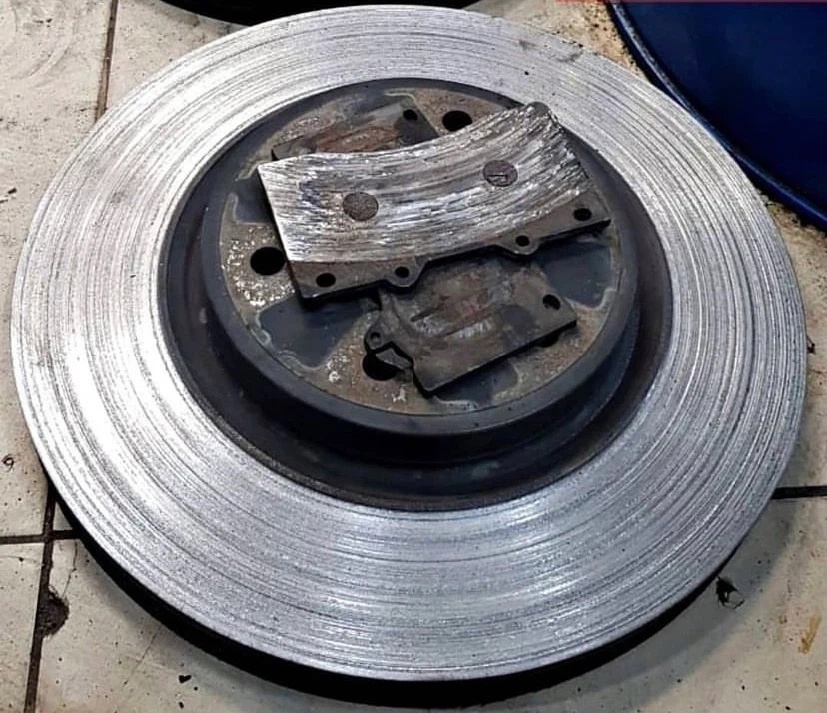 Биение диска всего 0.3 мм? Этого хватит, чтобы руль вырвало из рук! Как проверить за 5 минут.